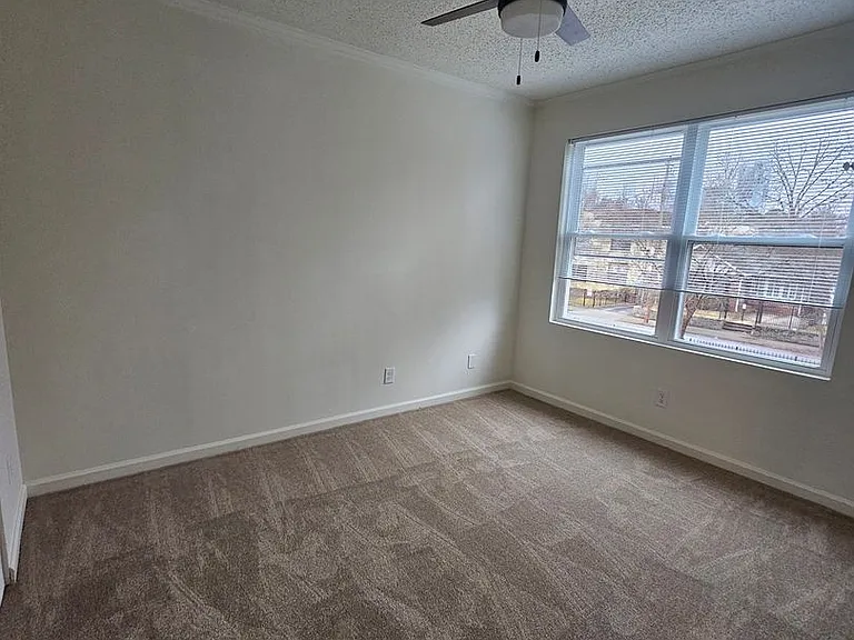 411 Parkway — Photo 8