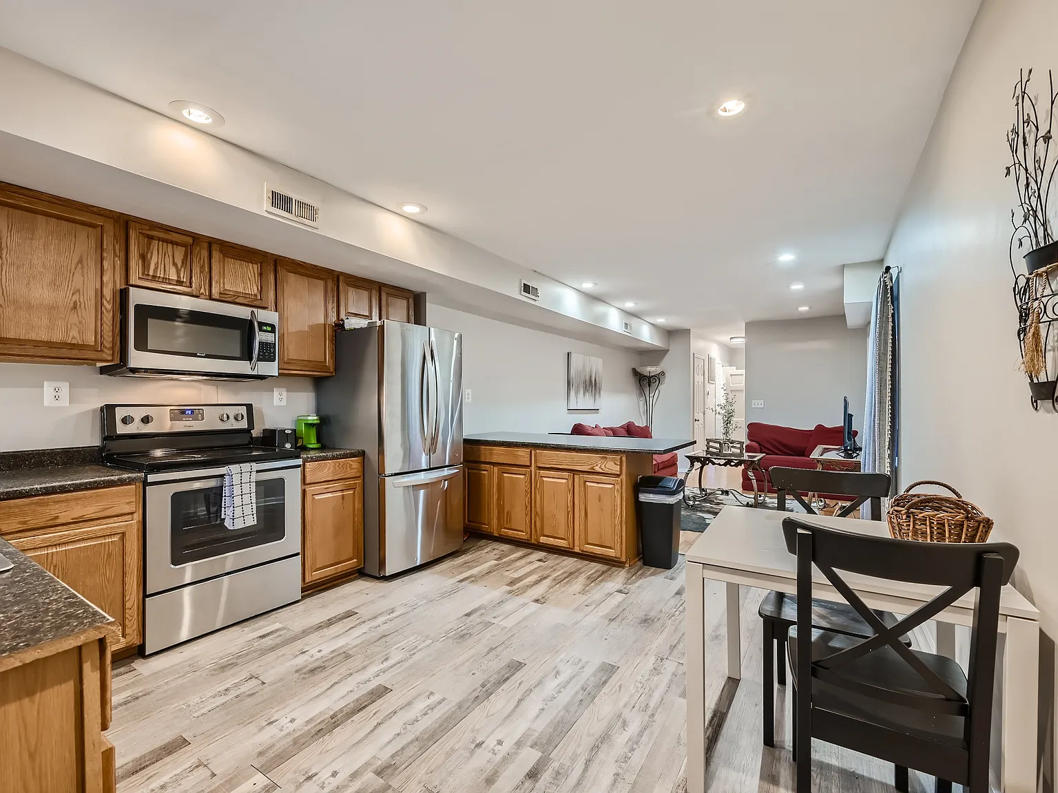 1 bed, 1200 sqft, $1,700 — Photo 1