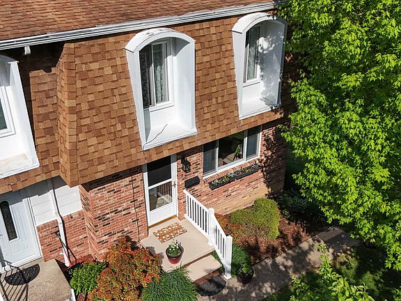 2nd image of 93 Pinewood Rd