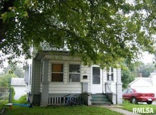 913 S 6th St, Clinton, IA 52732
