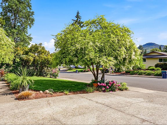 4th image of 533 N Wexford Cir