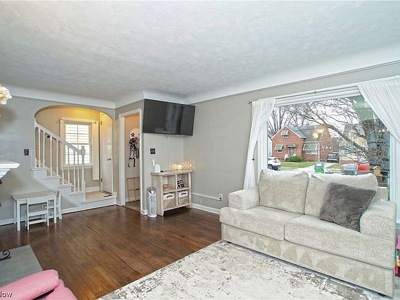 3rd image of 411 E 322nd St