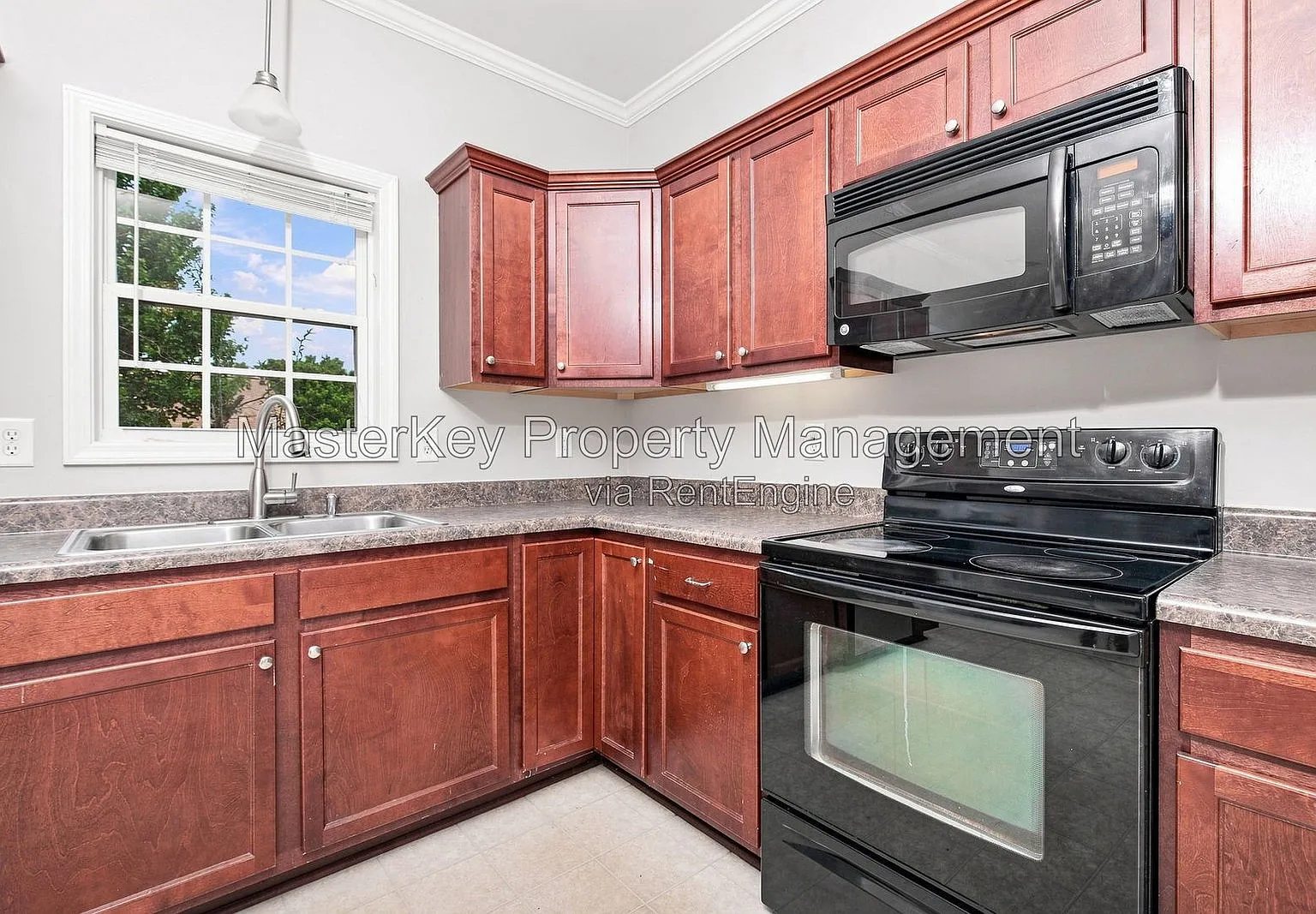 4 bed, 2.5 bath, 2241 sqft, $2,095 — Photo 3