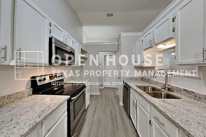 6010 Rocky Point Dr — Photo 5