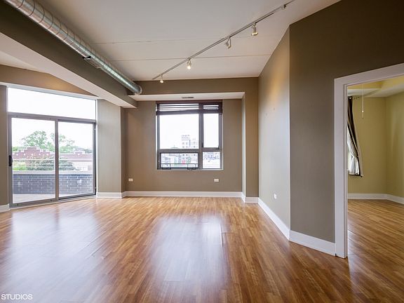 2nd image of 3201 W Leland Ave #7