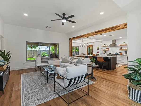 317 Chase Oaks Pl, Fredericksburg, TX 78624