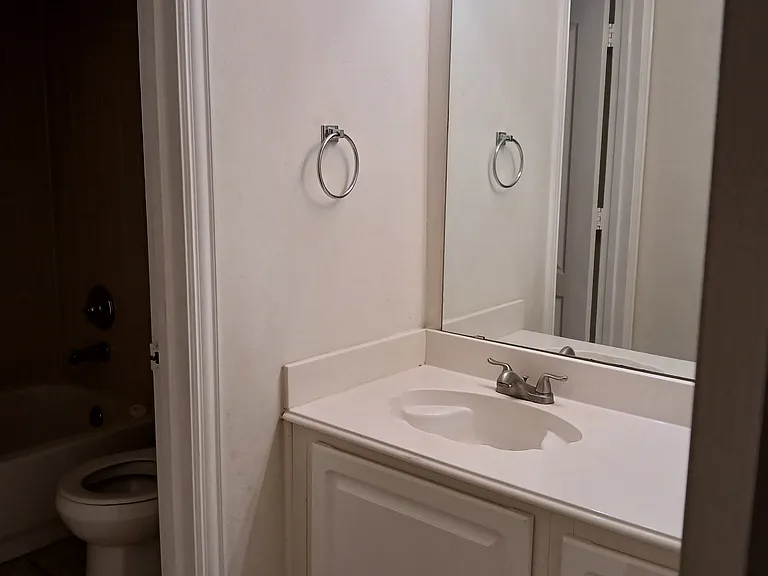 Upstairs full bathroom