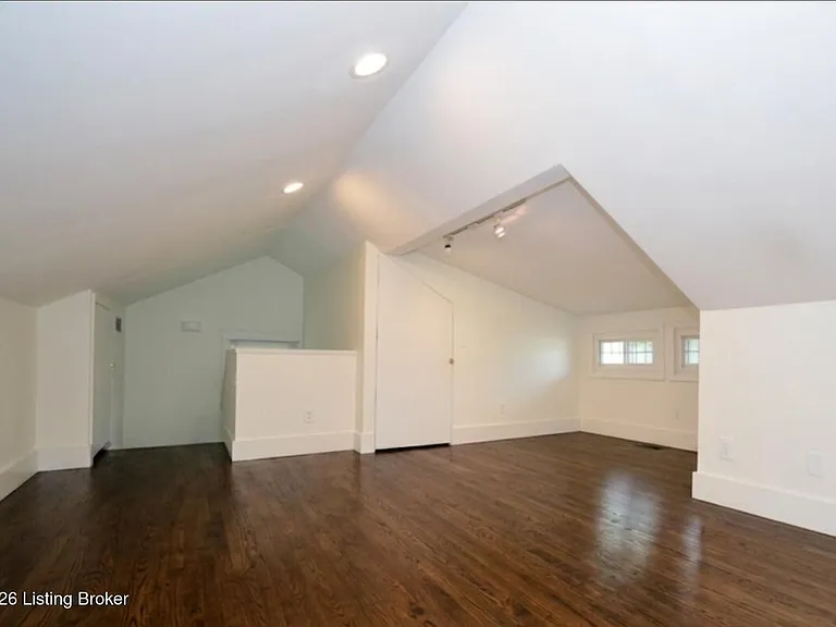 2102 Murray Ave — Photo 22