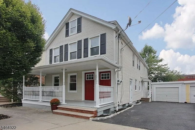 2 bed, 1.0 bath, $2,500 — Photo 1