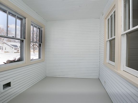 3rd image of 1622 Wellesley Ave