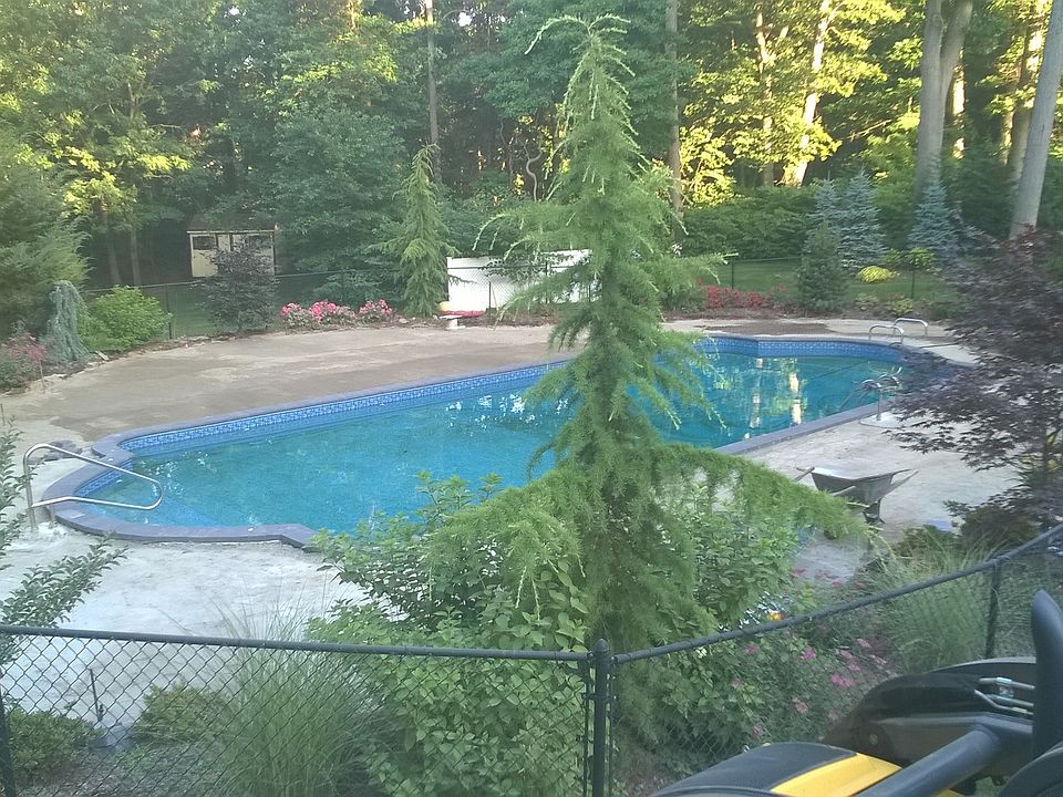 2nd image of 61 Meadow Glen Rd
