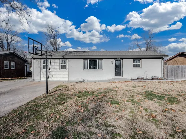 324 W 4th St, Haysville, KS 67060