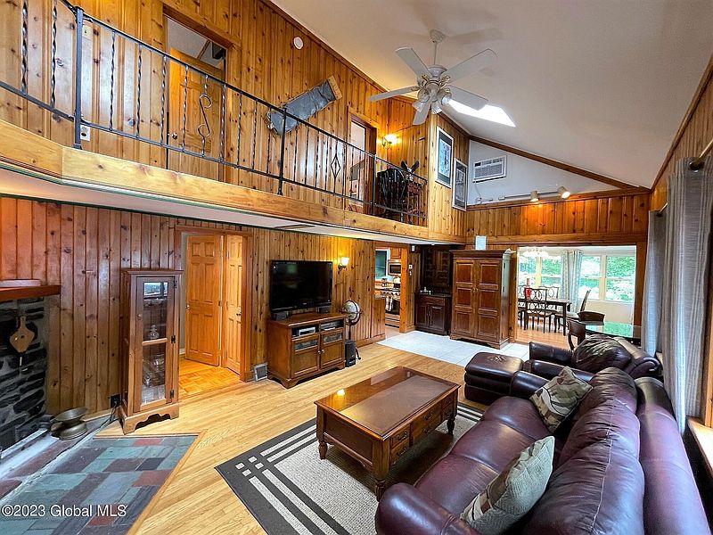 5th image of 948 Trout Lake Road