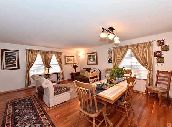 5th image of 39821 Walton Ln