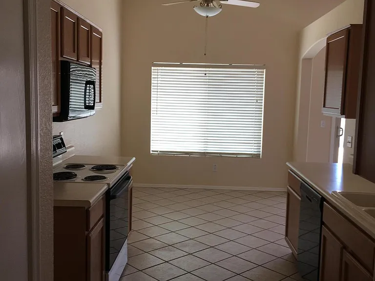 7911 W School Hill Pl — Photo 4