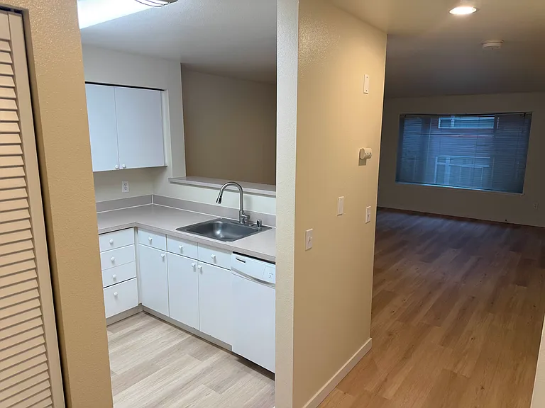 Lee Plaza — Photo 19