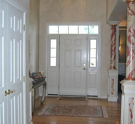 Dramatic 2-Story Entry Foyer