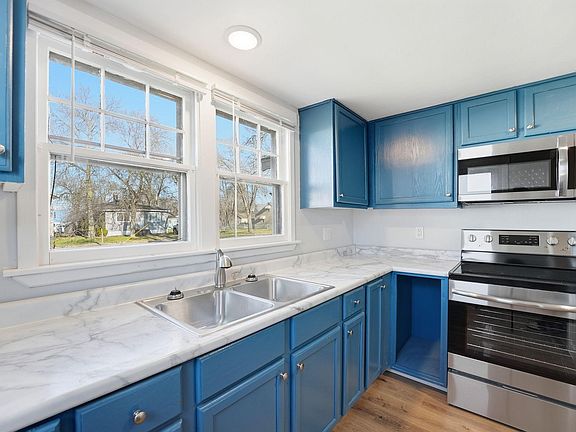 3rd image of 40 31st Ave N