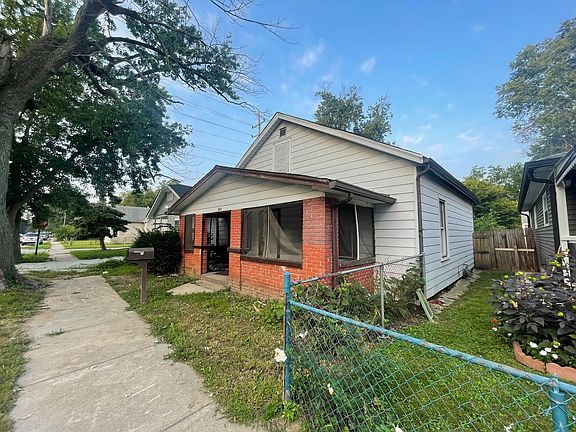 2nd image of 1206 N Centennial St