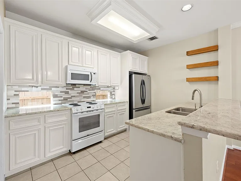 1708 Dennis St — Photo 11