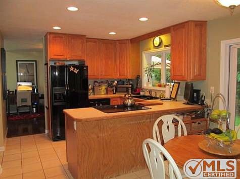 Kitchen / Dining Area