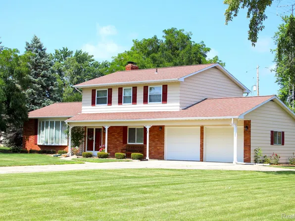 6152 Lancaster Dr, Flint, MI 48532
