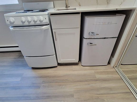 Refreshed Studio Apartment #8 - Currently offering a special of first month's rent on this apartment