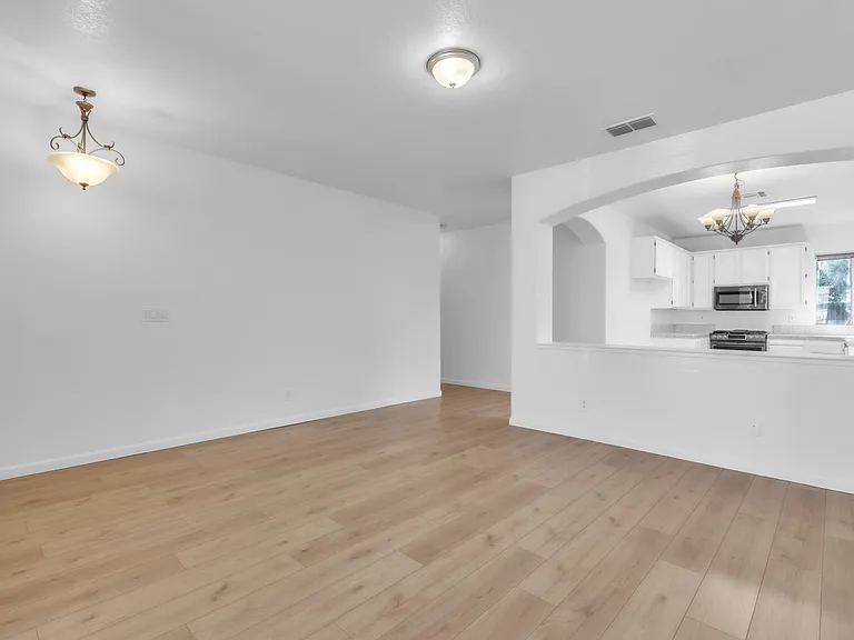 1909 Lindsay Dr — Photo 17