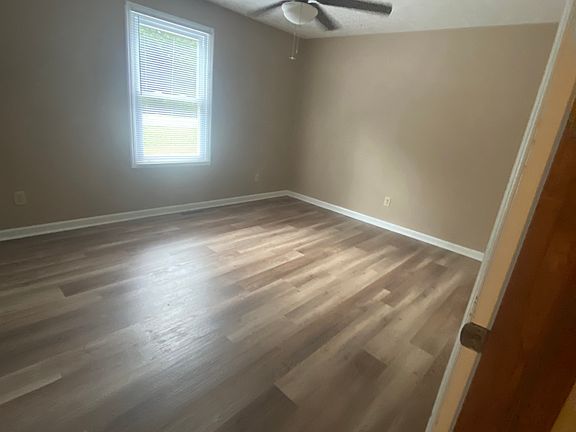 5th image of 1017 Hollis Ln