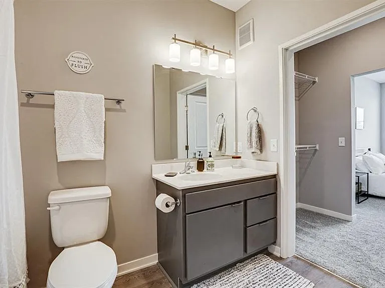 Maven Apartments — Photo 14