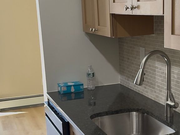 4th image of 13 Cresthill Dr