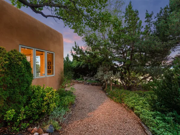 76 Encantado Loop, Santa Fe, NM 87508