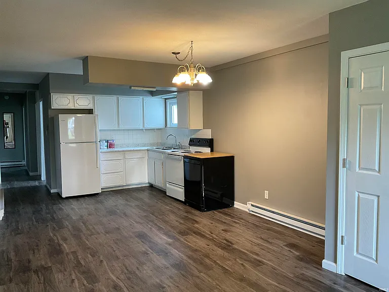 225 Marcelle Dr — Photo 5