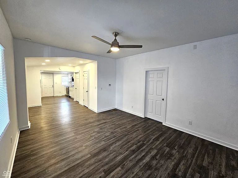 2121 Webb St — Photo 3