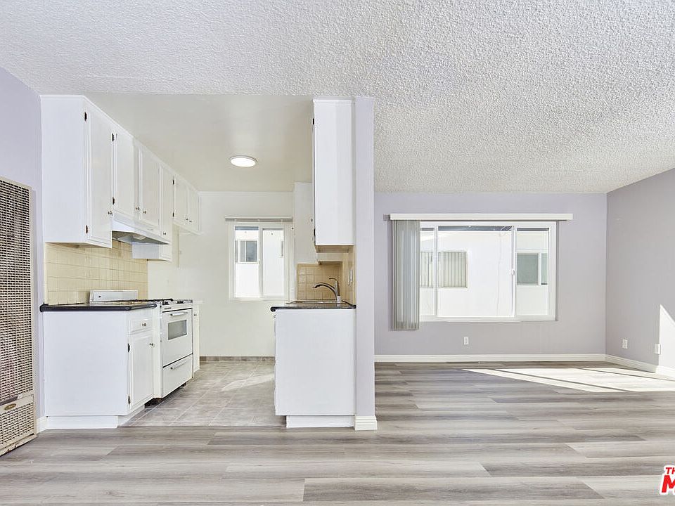 1st image of 3126 S Canfield Ave #8