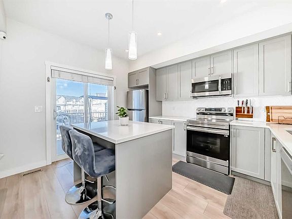 2nd image of 240 Copperleaf Way SE