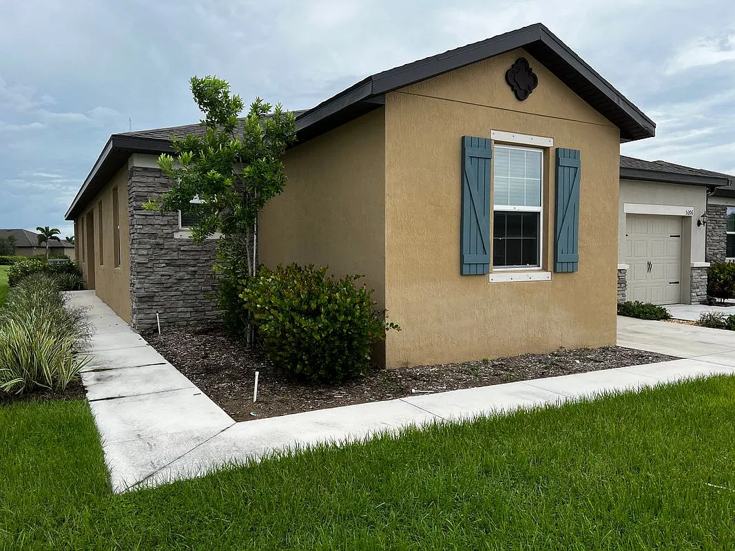 4 bed, 2.0 bath, 1767 sqft, $2,498 — Photo 2