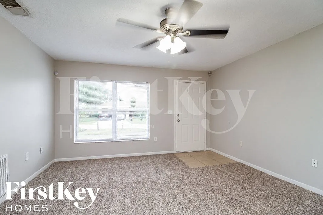 3 bed, 2.0 bath, 1040 sqft, $1,760 — Photo 4