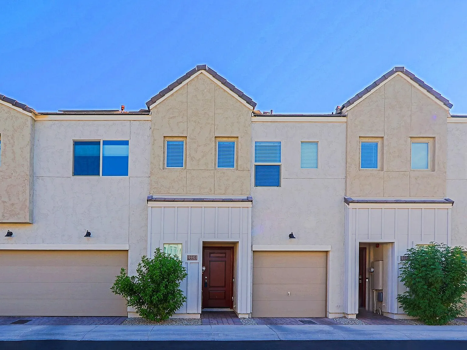 2 bed, 2.5 bath, 1457 sqft, $1,800 — Photo 1