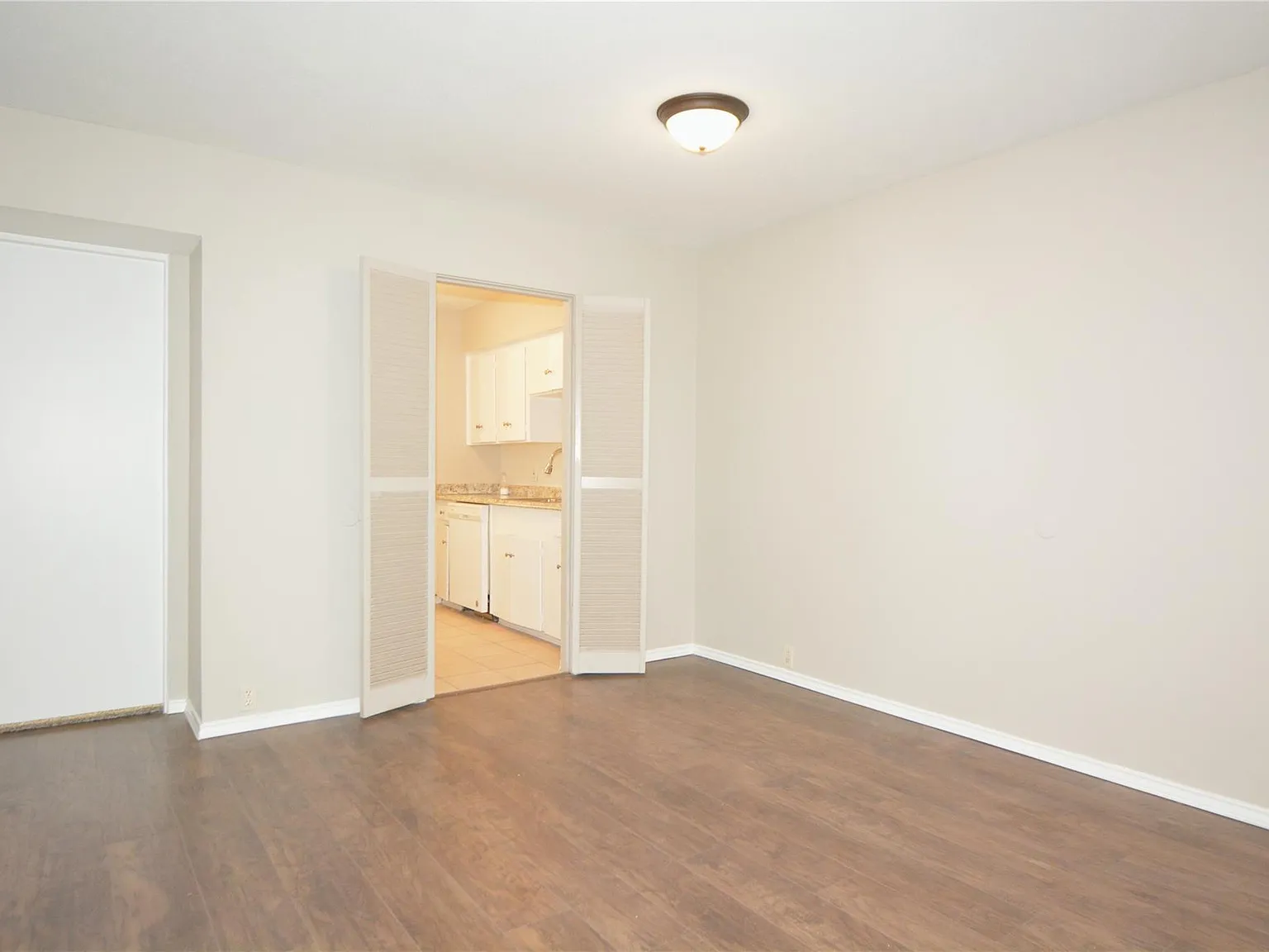 3 bed, 2.0 bath, 1154 sqft, $1,800 — Photo 2