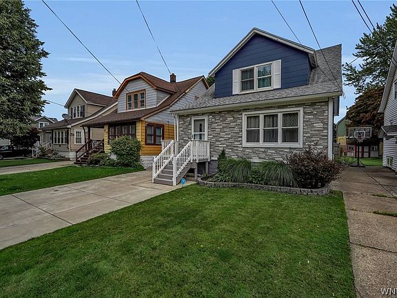 2nd image of 35 Tamarack St
