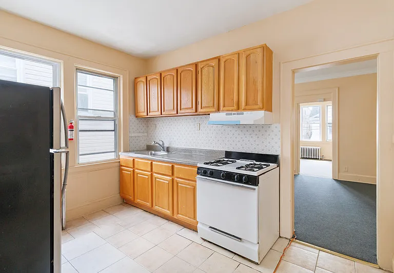 16 Montrose Ter — Photo 6