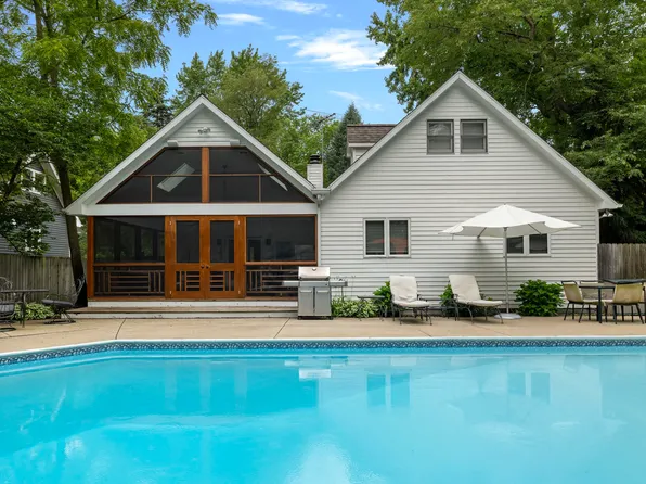 16325 1st St, Union Pier, MI 49129