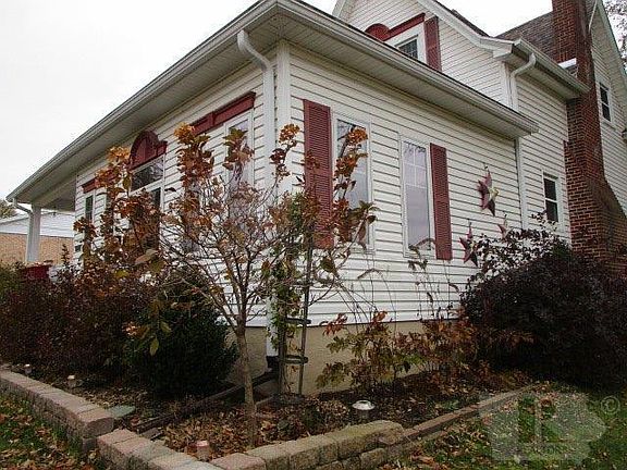 3rd image of 308 Taft St N