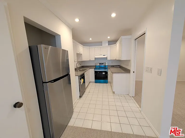 415 Montana Ave #203 — Photo 19