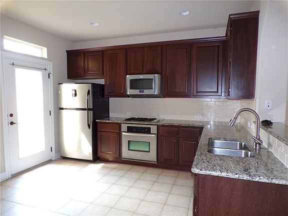 4th image of 3812 Hermalinda St
