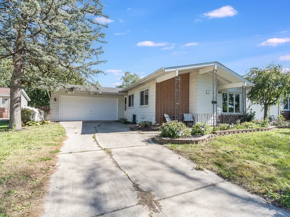 423 N Pleasant Dr, Glenwood, IL 60425