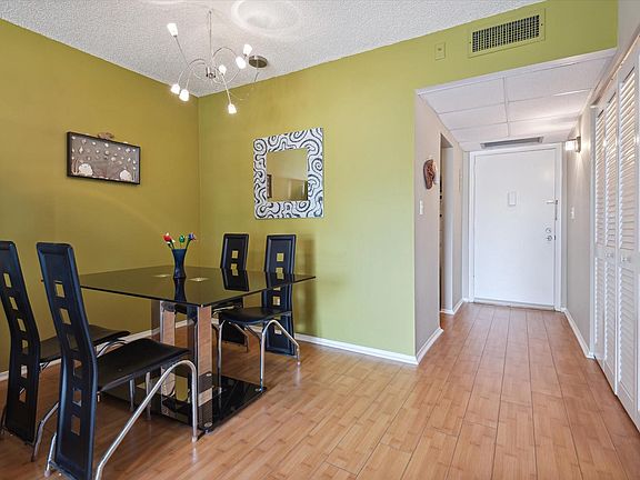 4th image of 424 N Riverside Dr APT 204