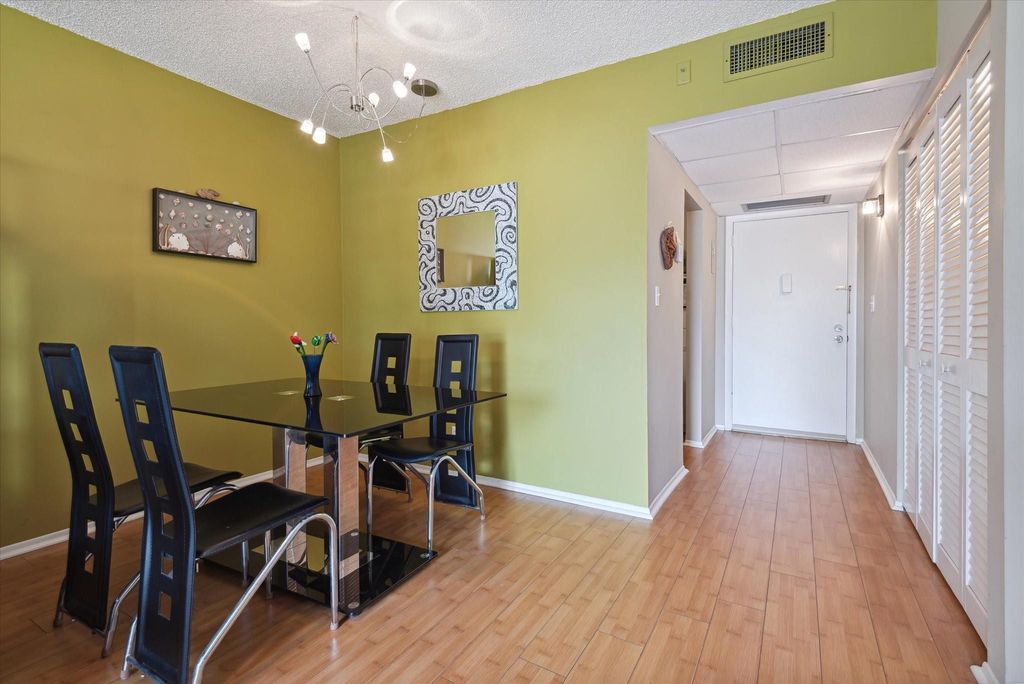 424 N Riverside Dr APT 204, photo 4
