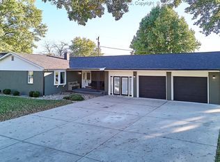 618 Fitzhugh St, Ravenswood, WV 26164